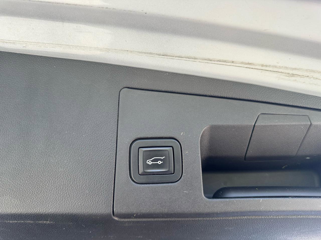 Used 2018 Cadillac XT5 Luxury w/ Driver Awareness Package image 58