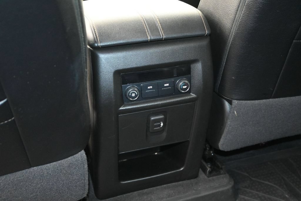 Used 2019 Chevrolet Traverse LT FWD image 18