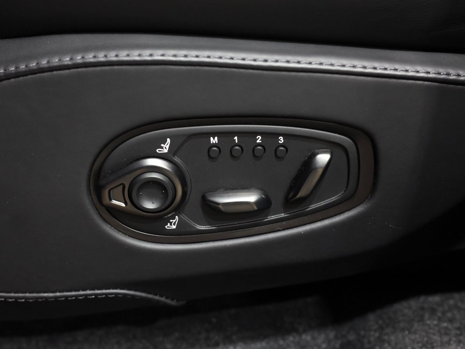 Used 2024 Aston Martin DBX 707 AWD/4WD image 38