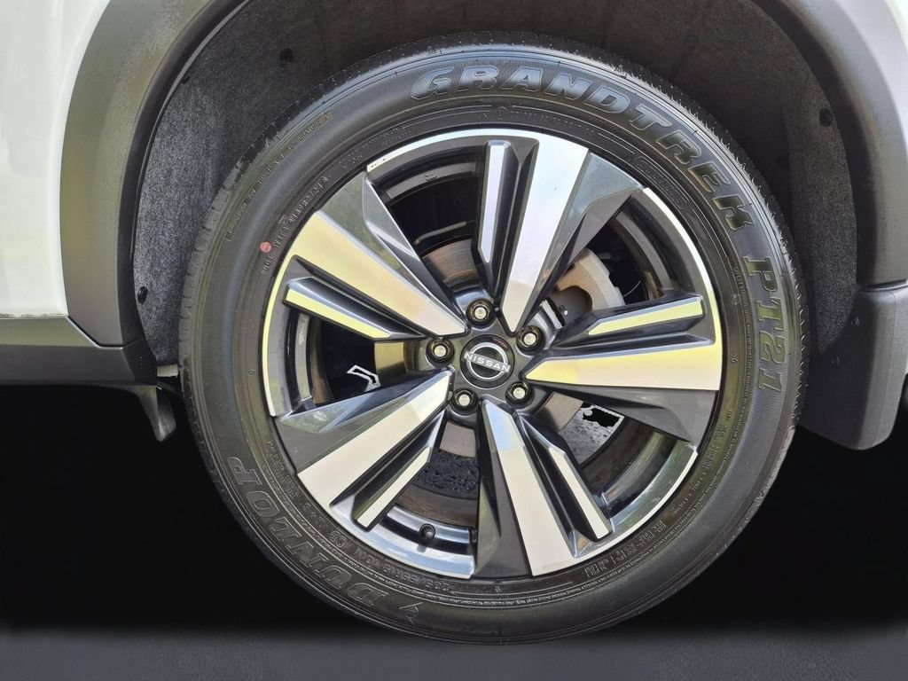 Used 2025 Nissan Rogue SL AWD/4WD image 11