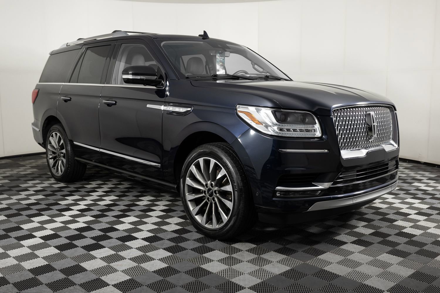 Used 2021 Lincoln Navigator Reserve w/ Cargo Convenience Package image 9