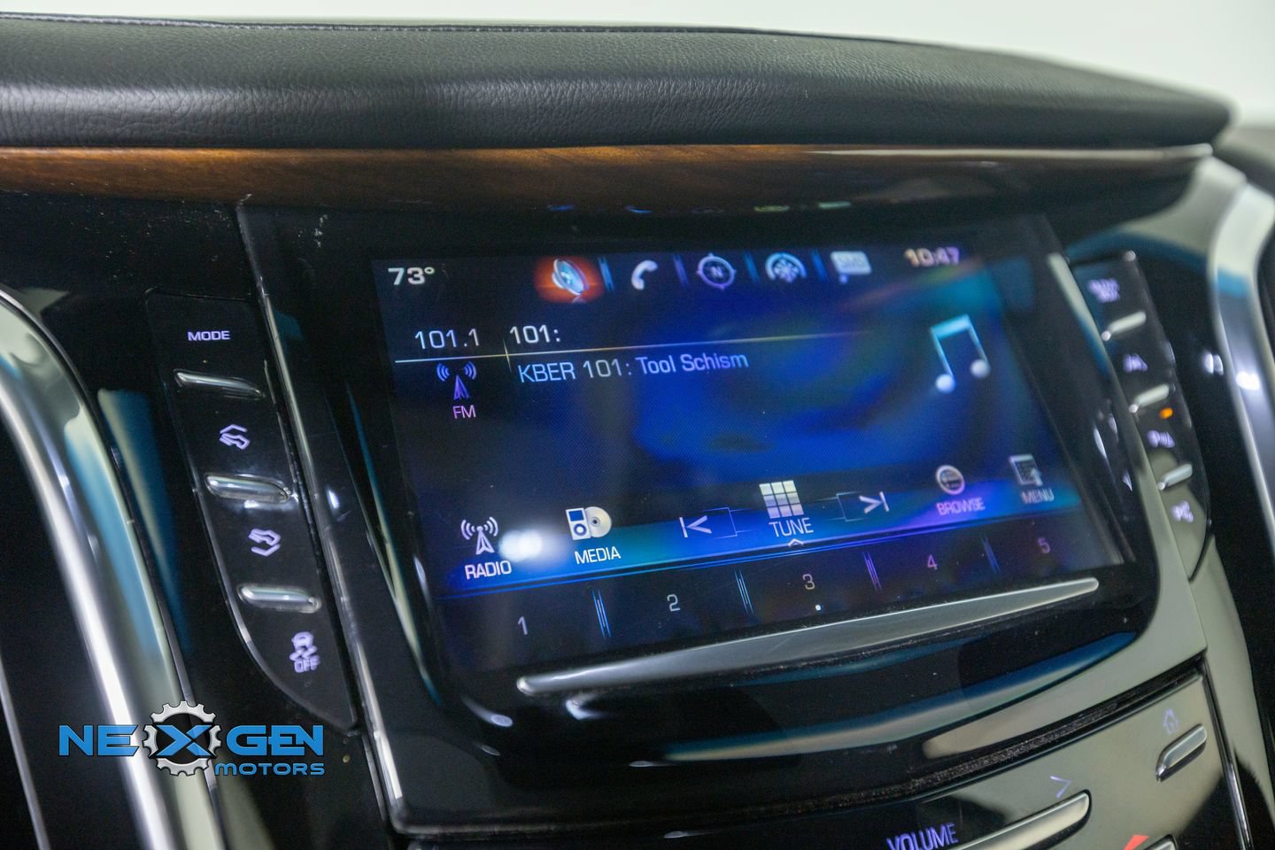 Used 2017 Cadillac Escalade Luxury AWD/4WD image 18