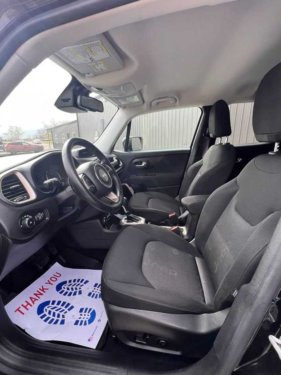 Used 2016 Jeep Renegade Latitude w/ Popular Equipment Group image 9