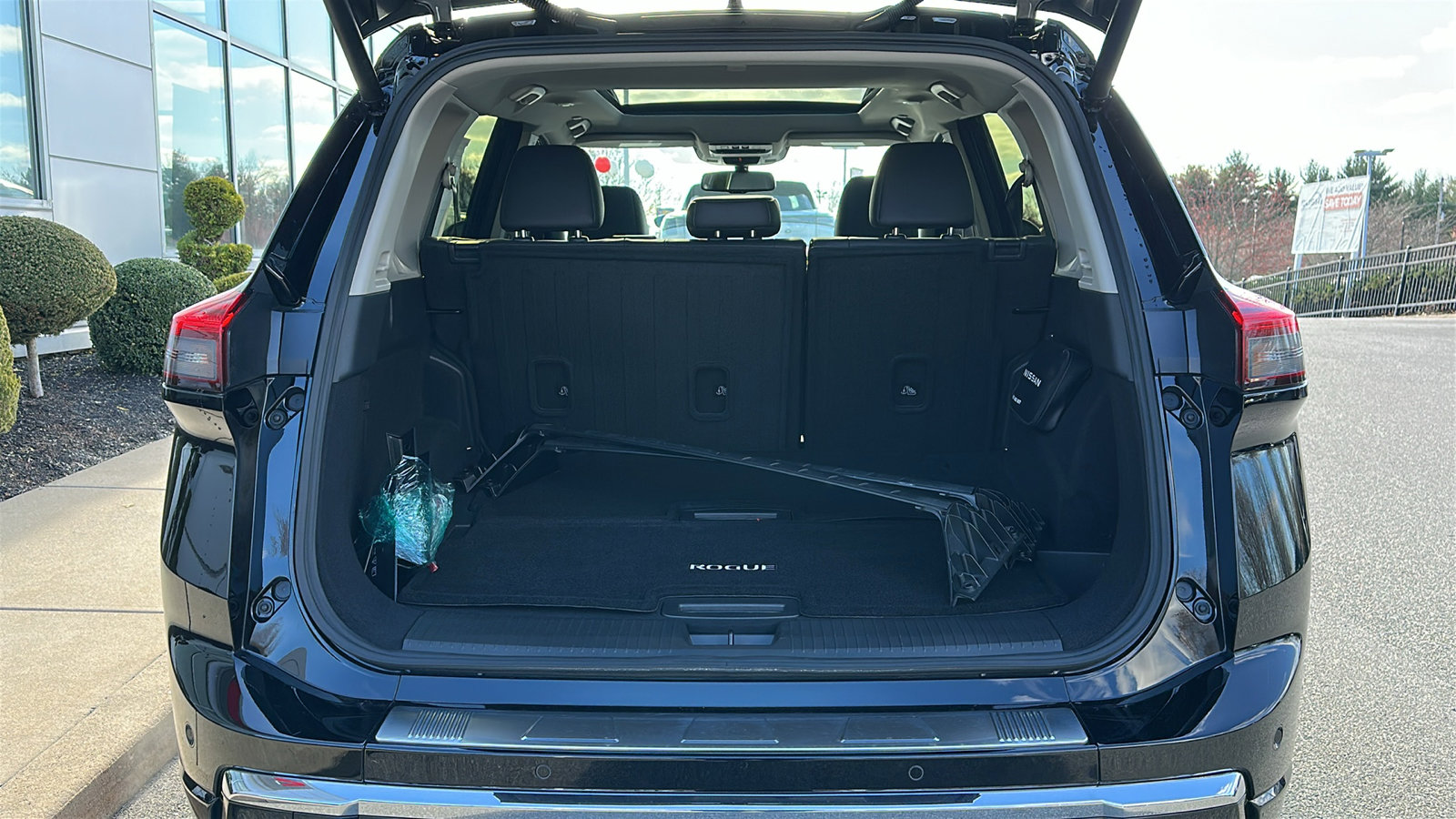 Certified 2025 Nissan Rogue Platinum w/ Platinum Premium Package image 6