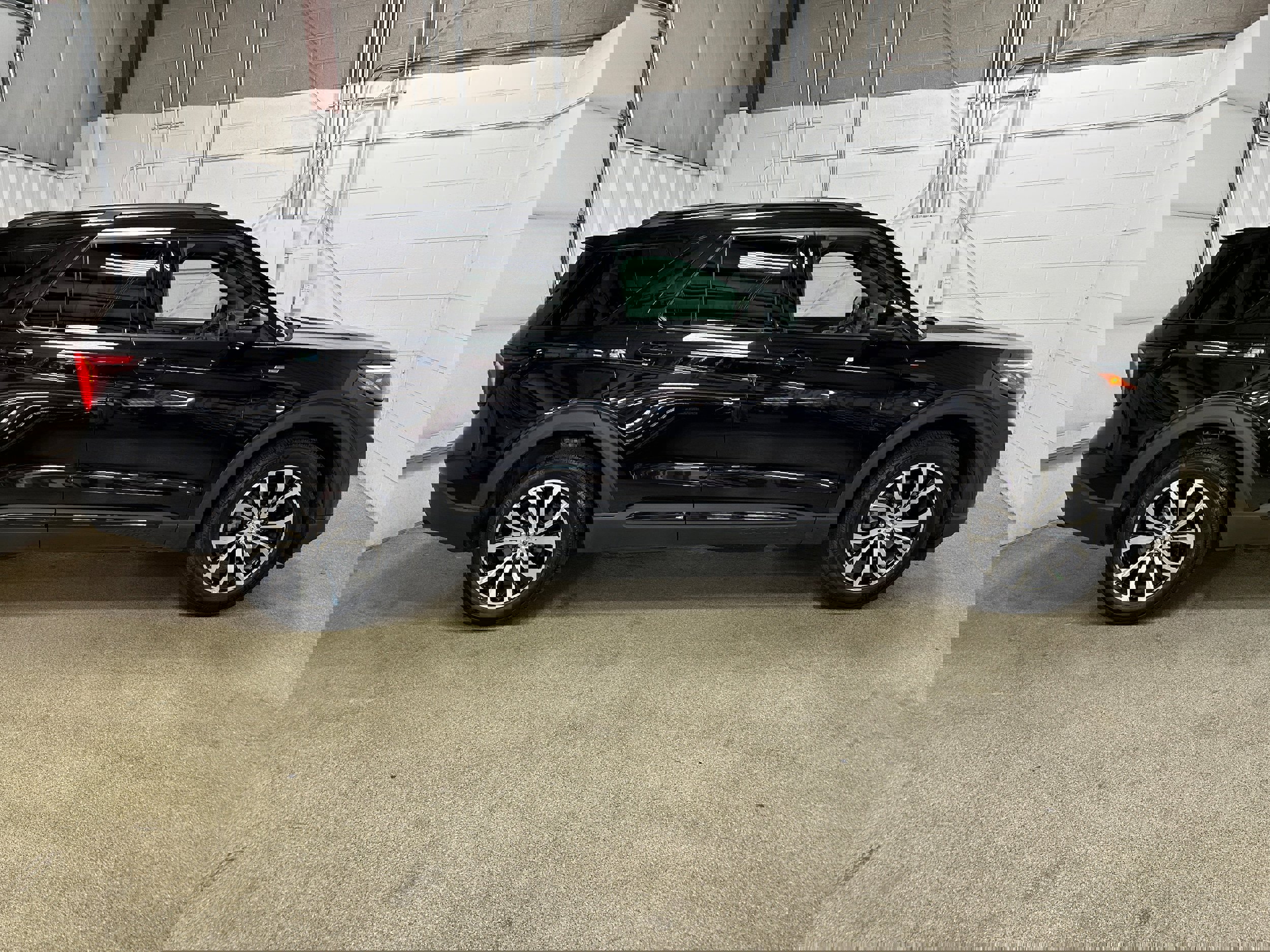 Certified 2025 Ford Explorer ST-Line image 5