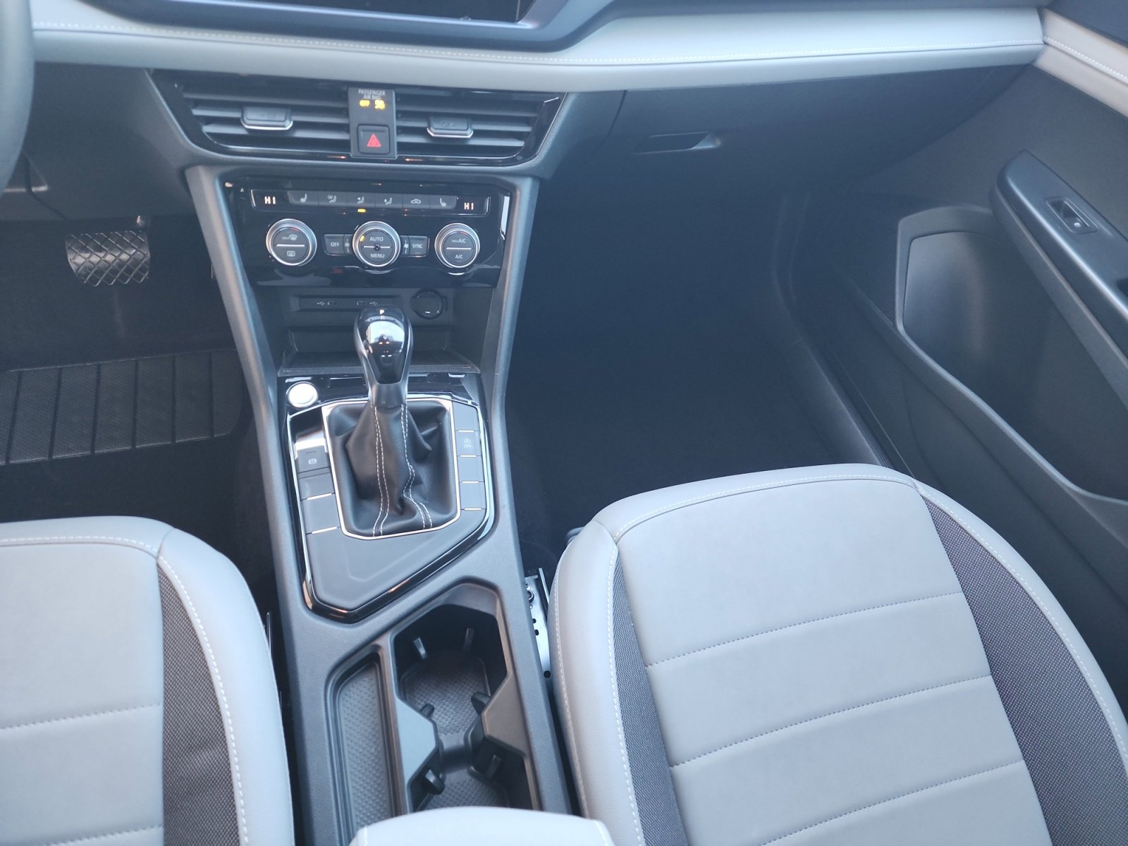 Certified 2024 Volkswagen Taos SE image 15