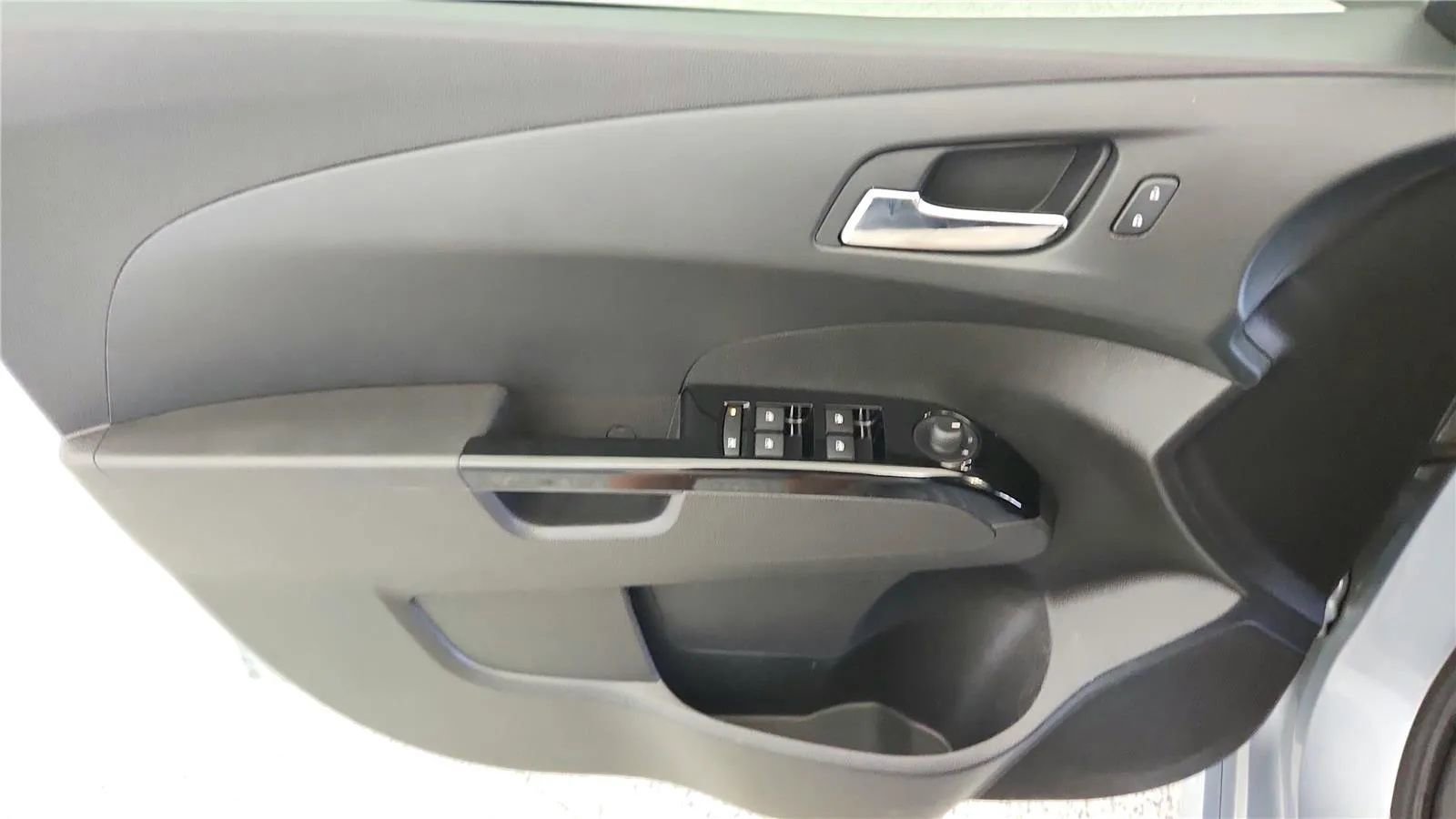 Used 2017 Chevrolet Sonic LT w/ Convenience Package FWD image 32