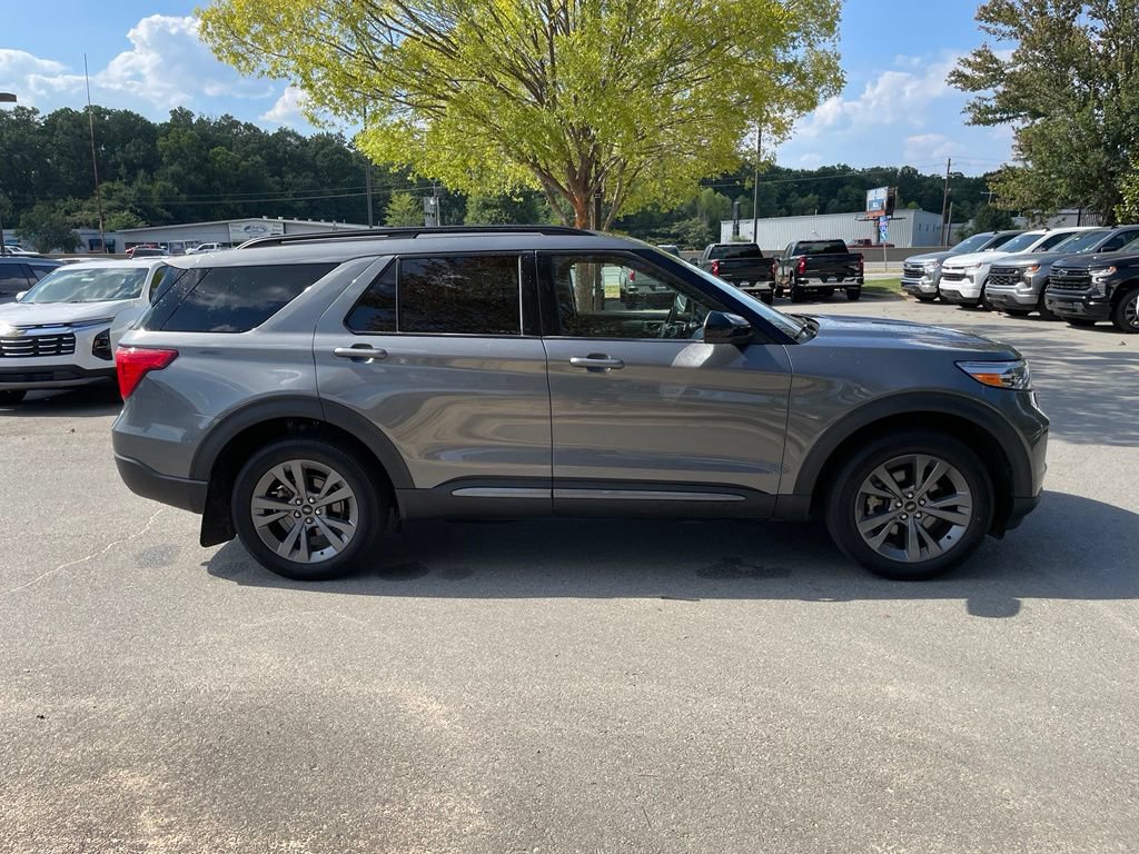 Used 2022 Ford Explorer XLT w/ Equipment Group 202A AWD/4WD image 9