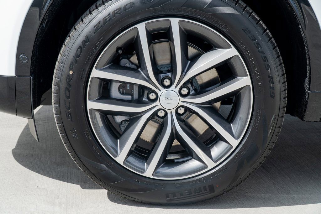 Used 2025 Land Rover Discovery Sport Dynamic SE image 11