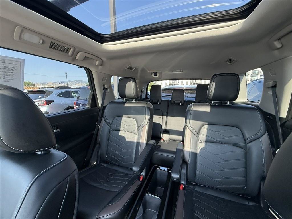 Used 2023 Nissan Pathfinder Platinum AWD/4WD image 43