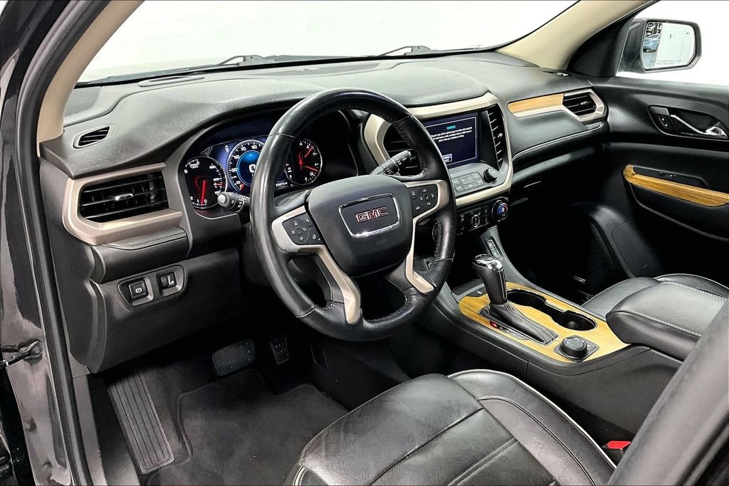 Used 2017 GMC Acadia Denali w/ Technology Package FWD image 16