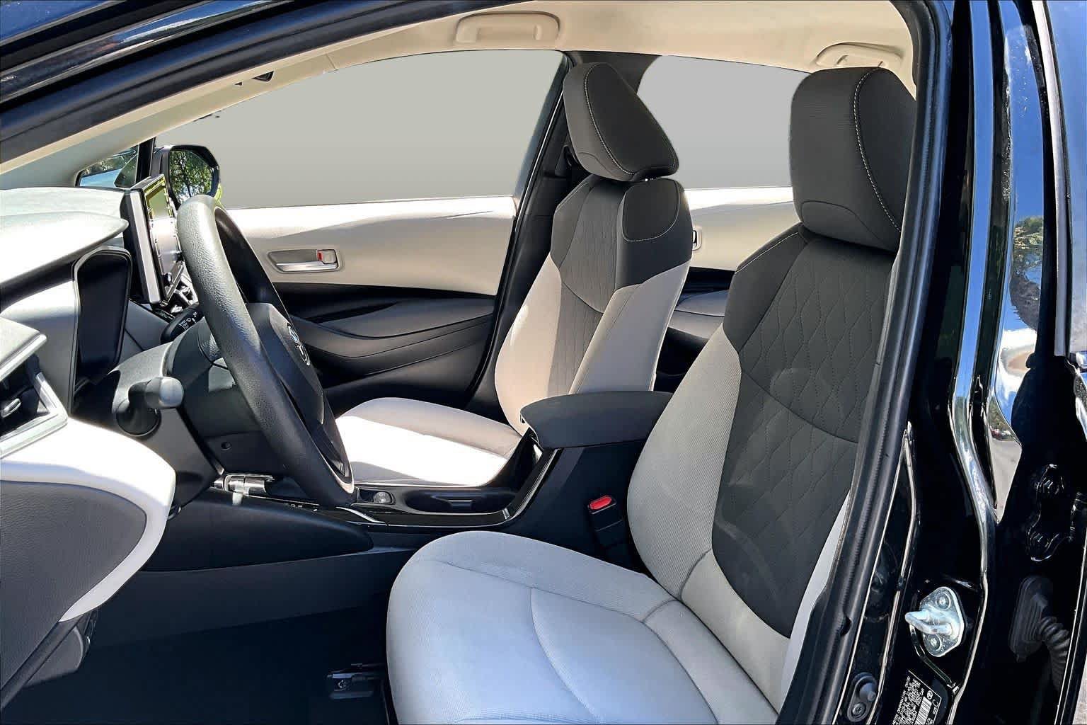 Used 2021 Toyota Corolla LE w/ Carpet Mat Package (TMS) FWD image 8