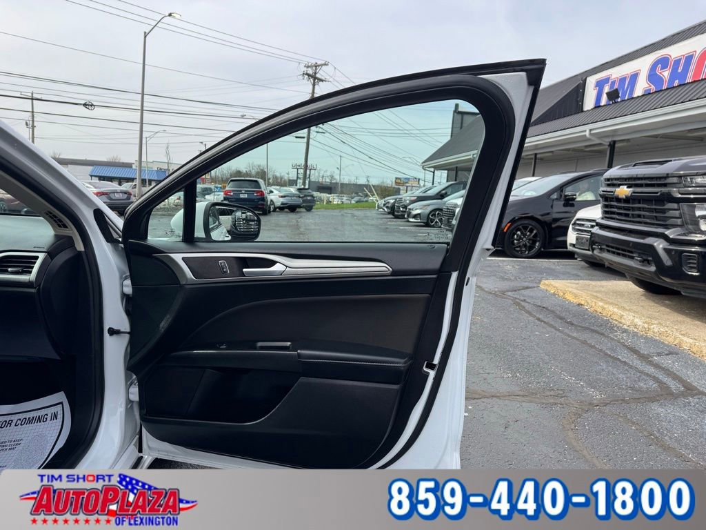 Used 2018 Ford Fusion SE w/ Fusion SE Technology Package image 48