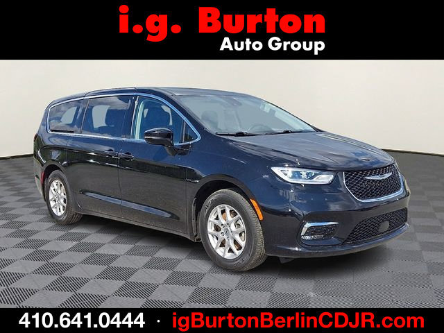 Used 2024 Chrysler Pacifica Touring-L