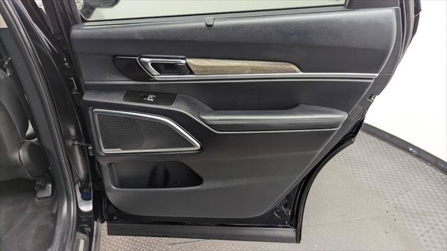 Used 2022 Kia Telluride SX w/ Nightfall Edition Package AWD/4WD image 19