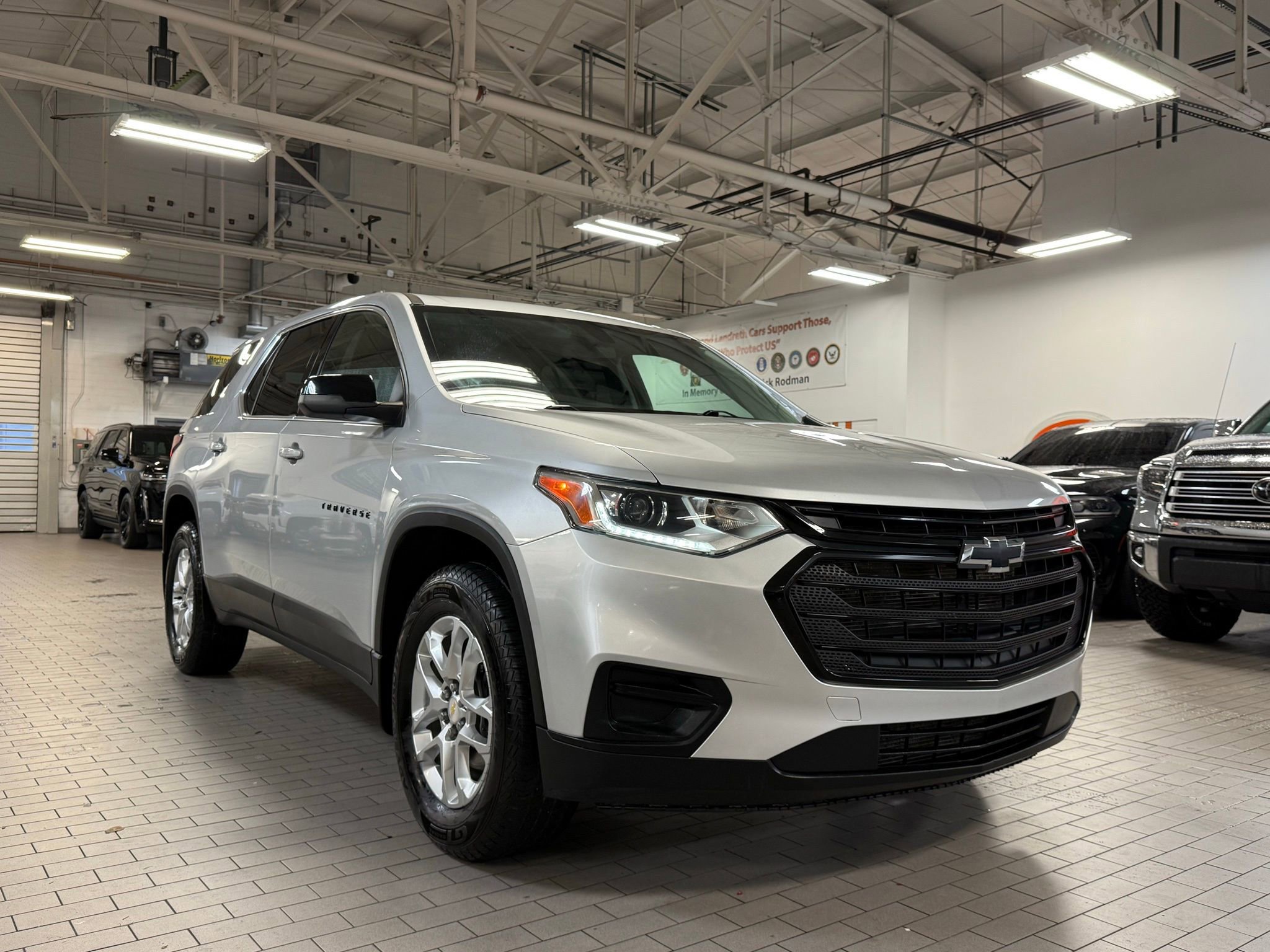 Used 2021 Chevrolet Traverse LS w/ LPO, Blackout Package FWD image 5