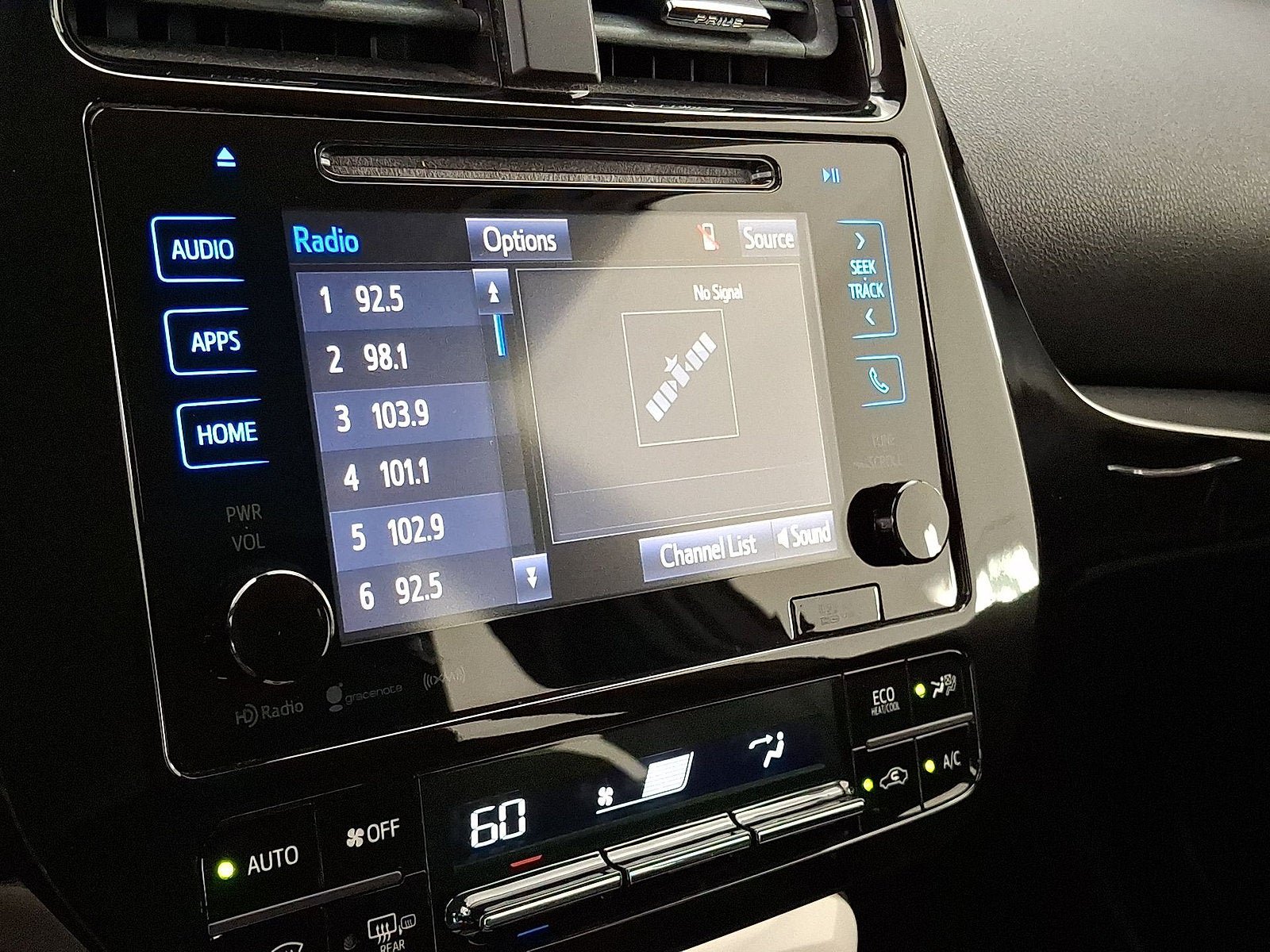 Certified 2017 Toyota Prius Three FWD image 6