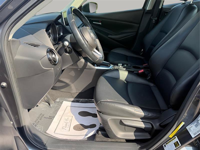 Used 2019 Toyota Yaris XLE FWD image 15