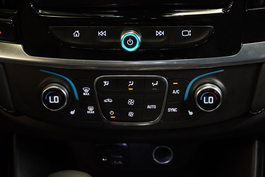 Used 2023 Chevrolet Traverse LT w/ LT Premium Package AWD/4WD image 24