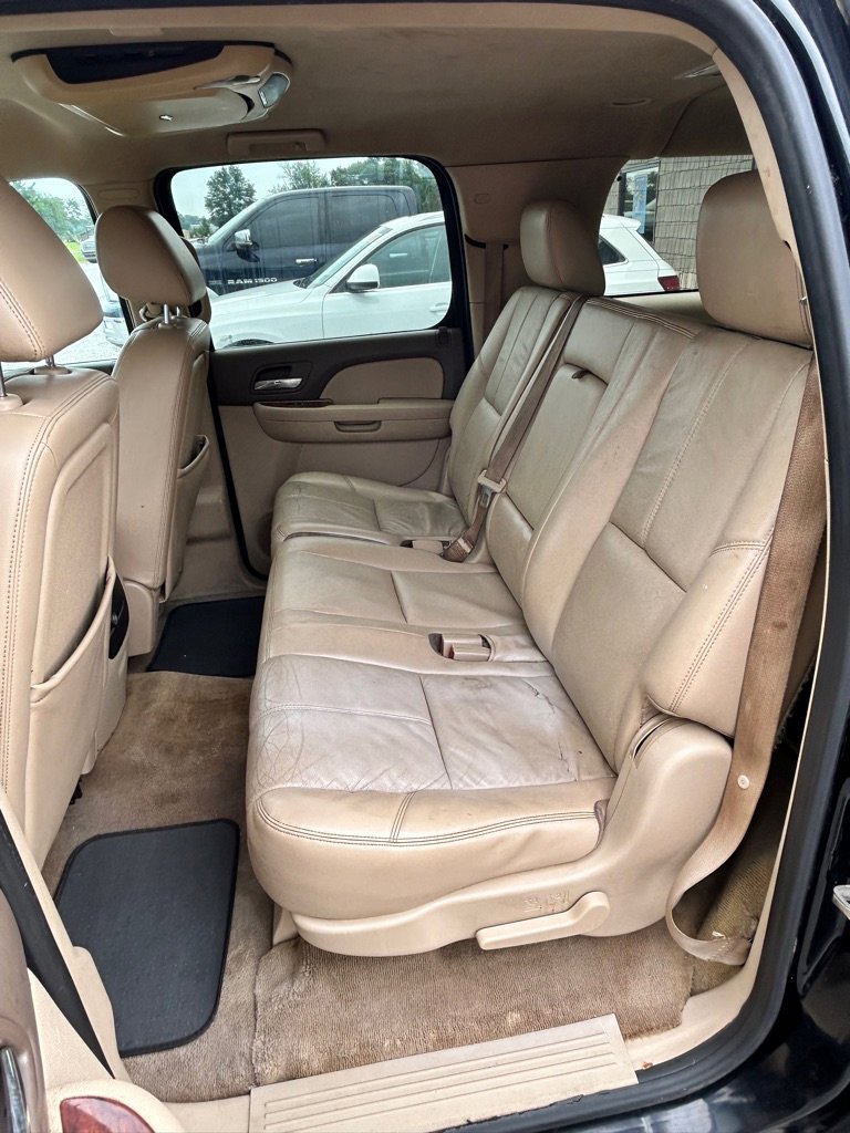 Used 2011 GMC Yukon XL SLT w/ SLT-2 Equipment Package image 8