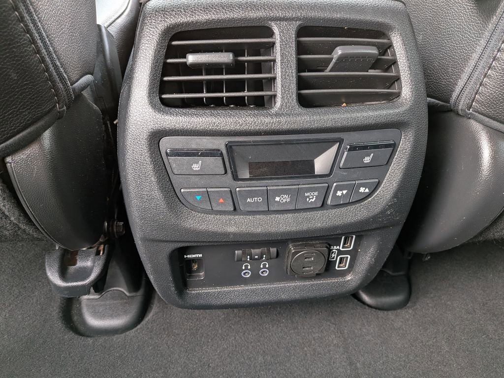 Used 2021 Honda Pilot Touring image 11