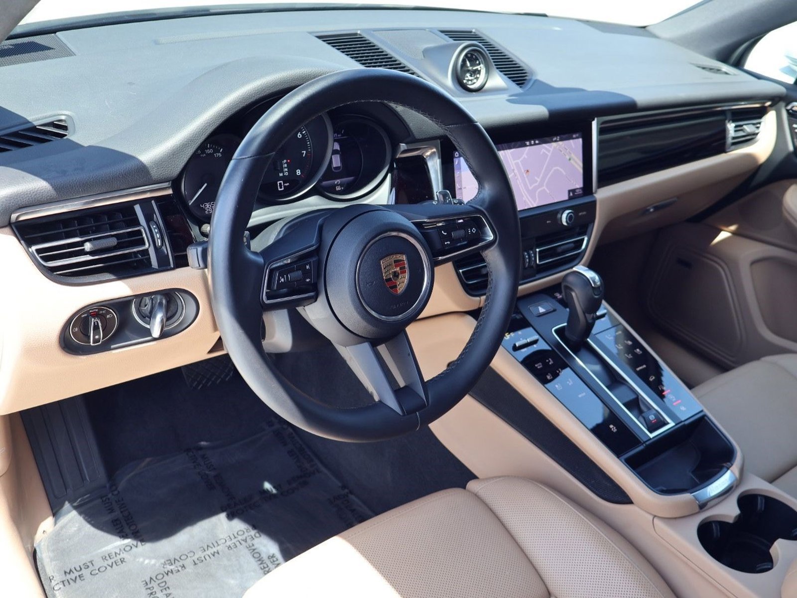 Certified 2022 Porsche Macan AWD/4WD image 4