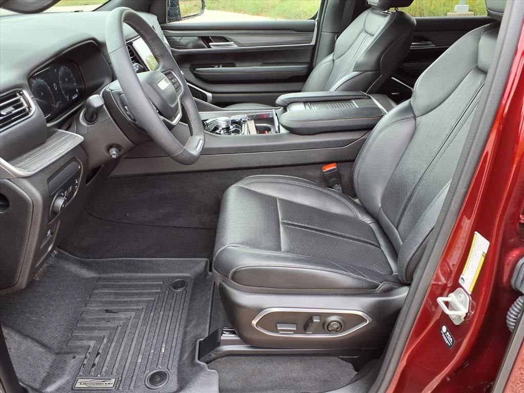 Used 2024 Jeep Wagoneer L Series II w/ Flexible Seating Group image 25