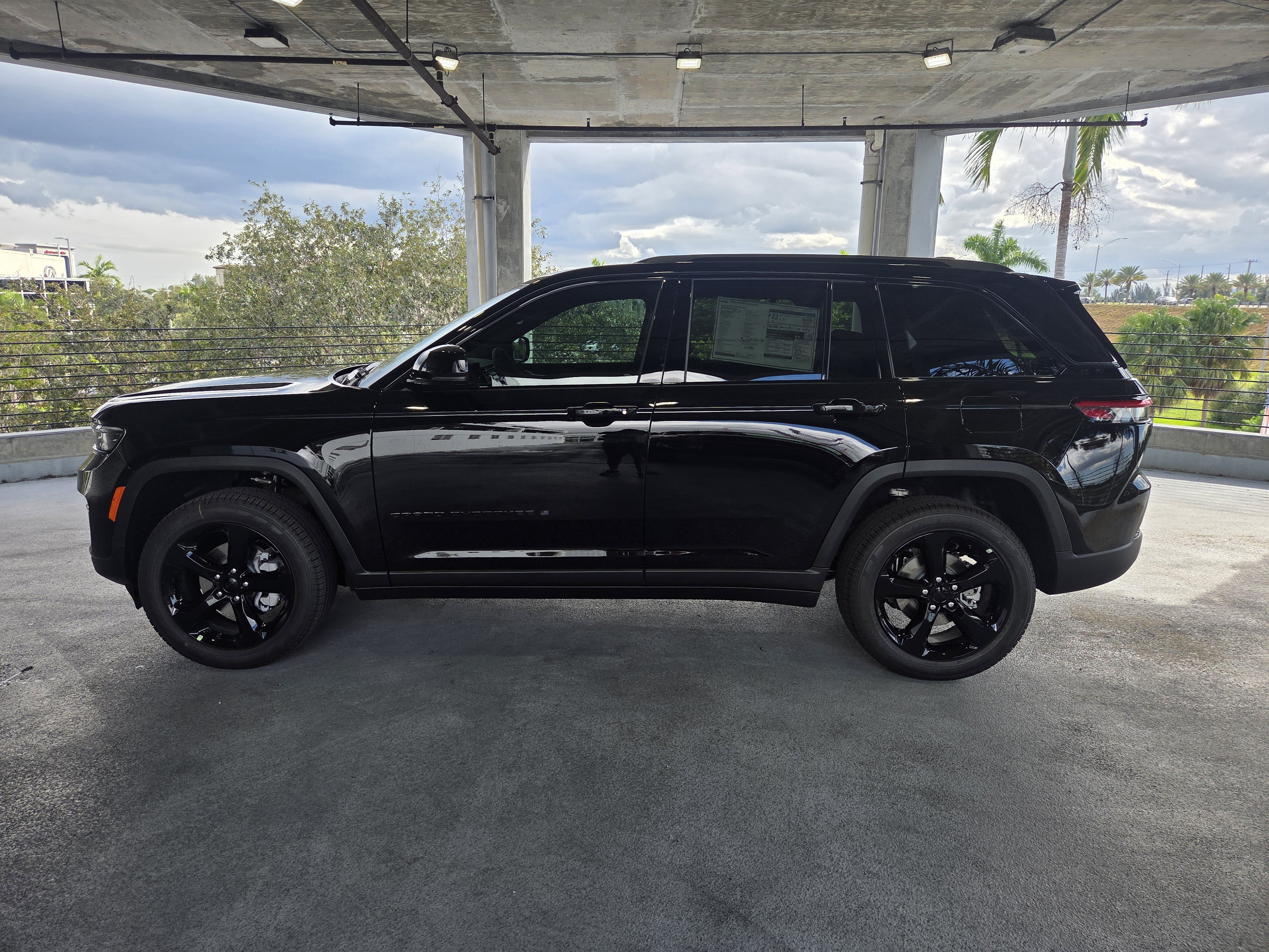 New 2025 Jeep Grand Cherokee Limited w/ Black Appearance Package RWD image 8
