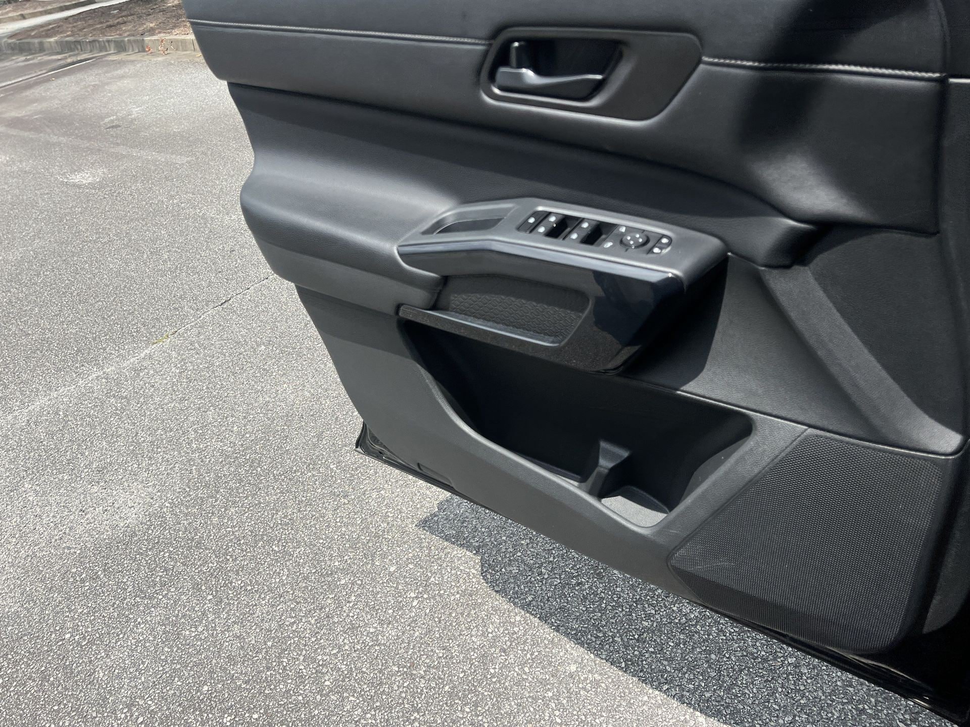 Used 2024 Nissan Pathfinder S FWD image 14