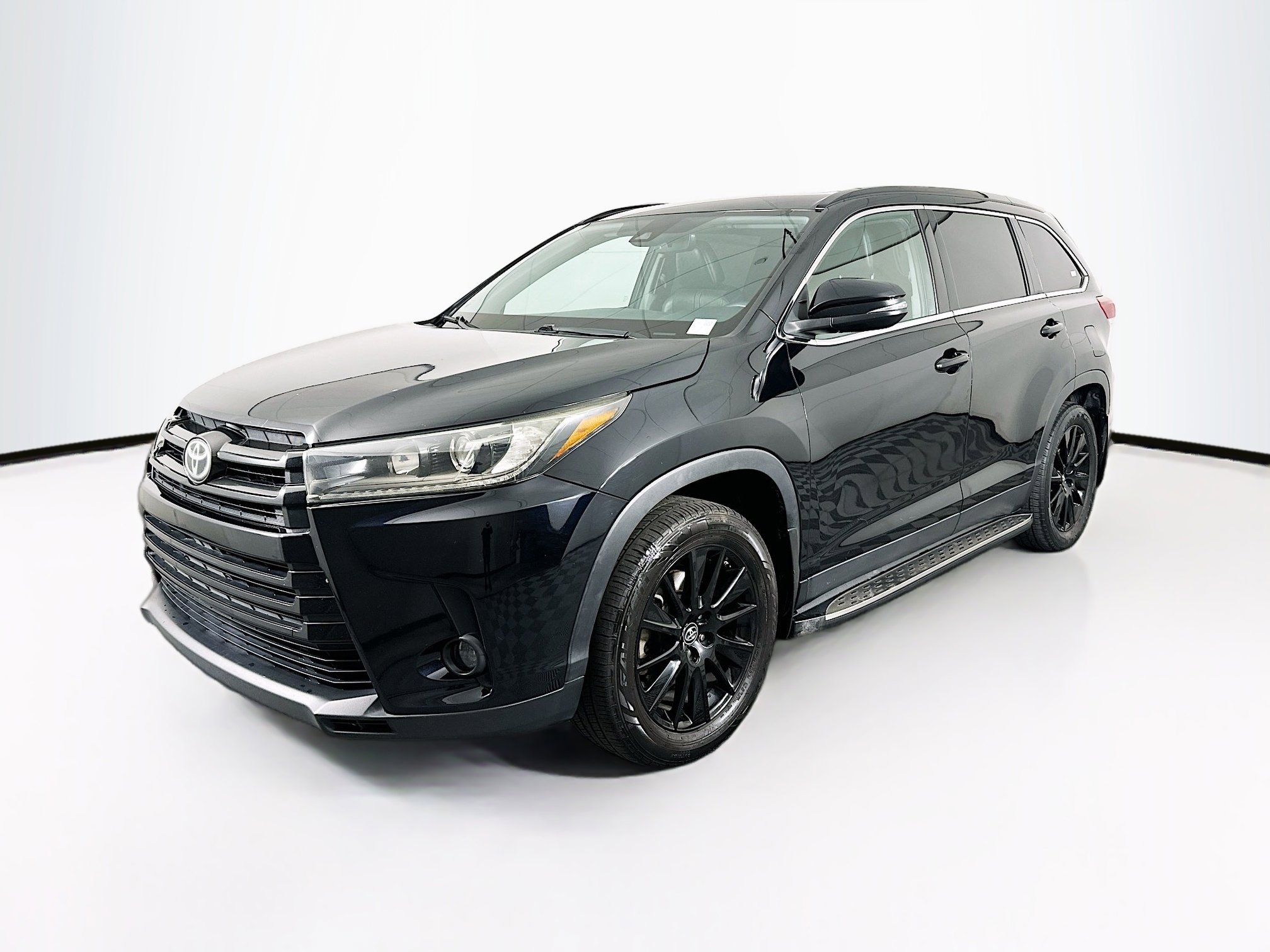 Used 2019 Toyota Highlander SE image 3