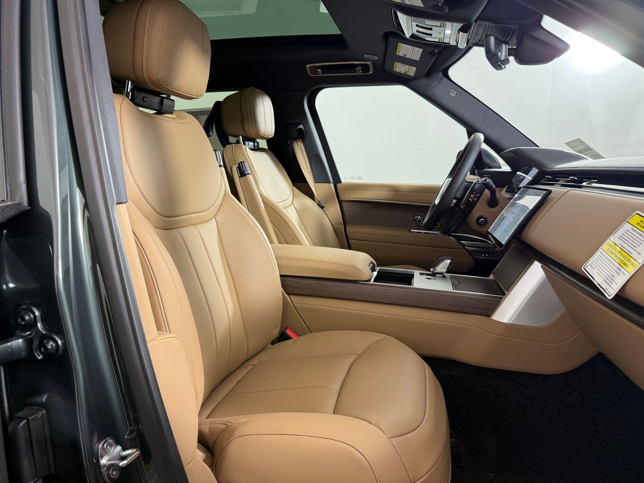 New 2026 Land Rover Range Rover Long Wheelbase SE AWD/4WD image 23