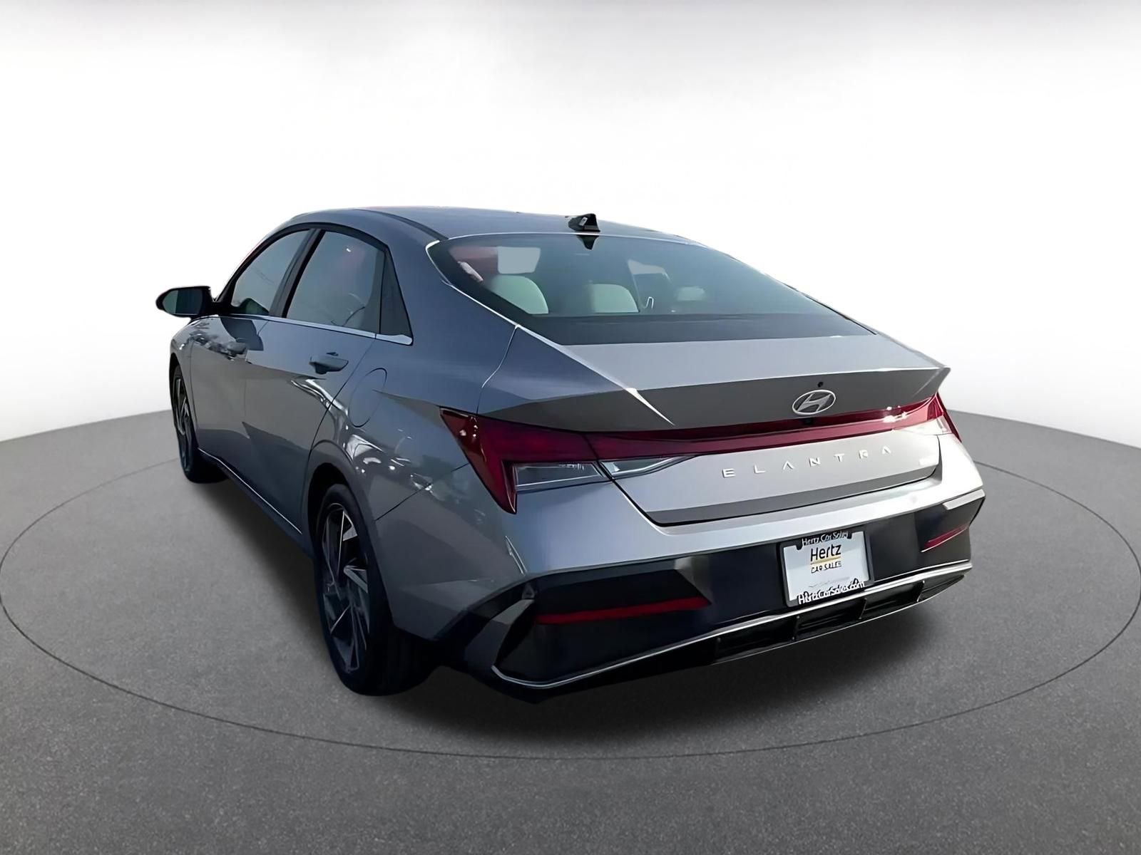 Used 2025 Hyundai Elantra Limited image 11