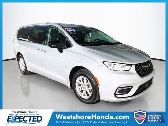 Used 2024 Chrysler Pacifica Touring-L FWD image 1