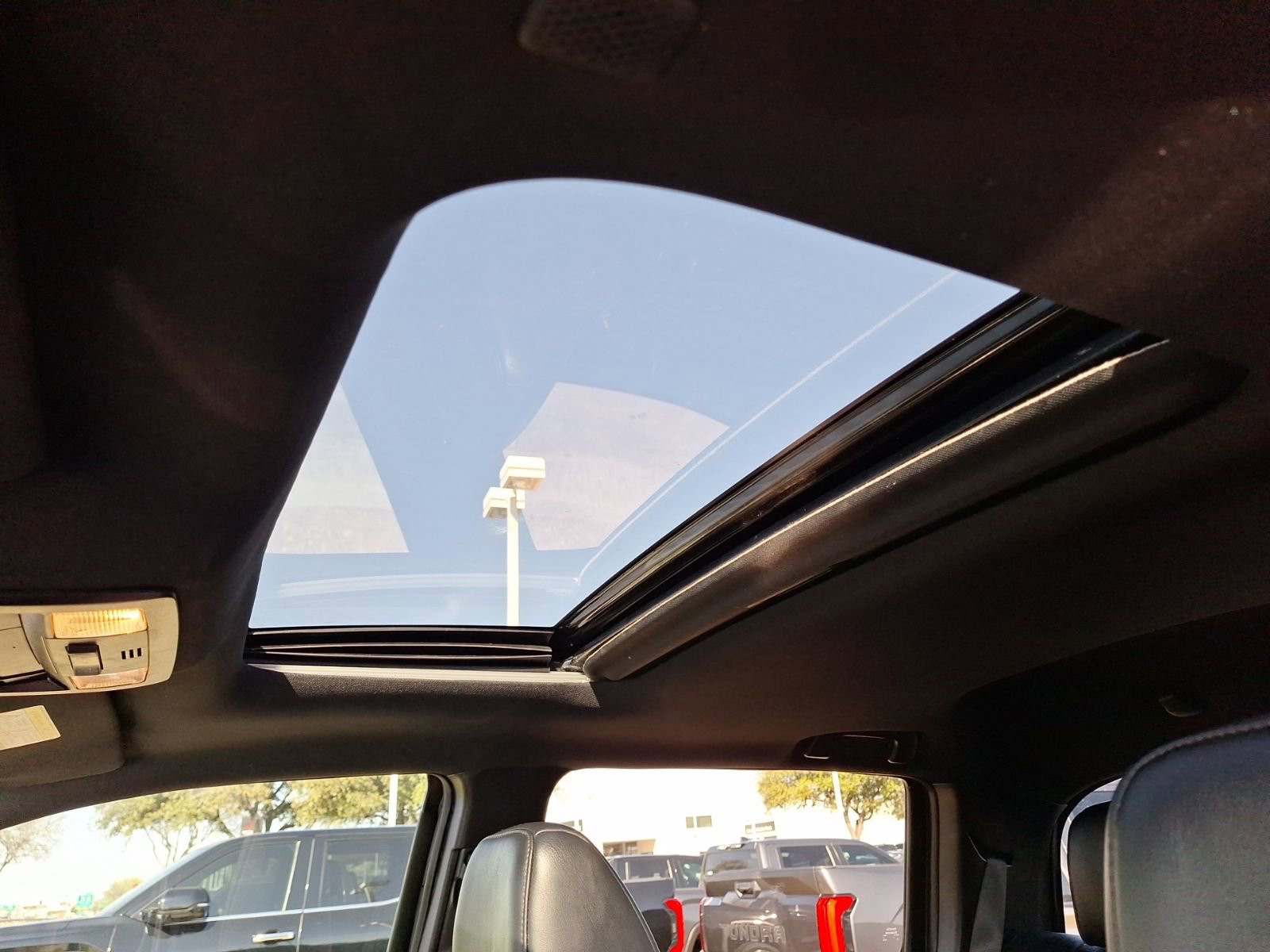 Used 2022 Toyota Tacoma Limited image 39