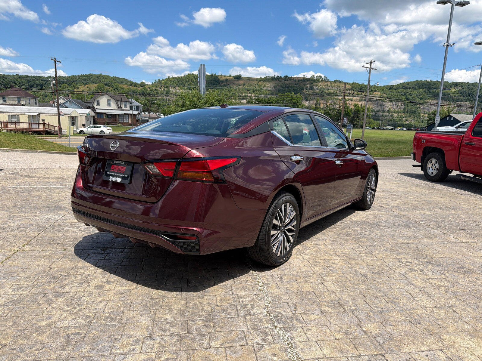 Used 2025 Nissan Altima 2.5 SV FWD image 8