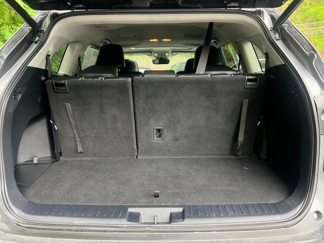 Used 2021 Toyota Highlander XLE AWD/4WD image 26