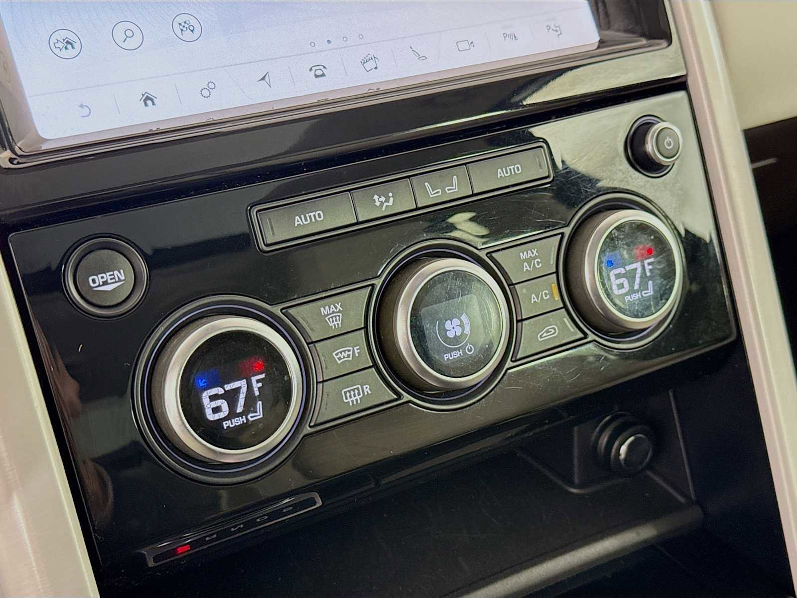 Used 2020 Land Rover Discovery HSE image 16