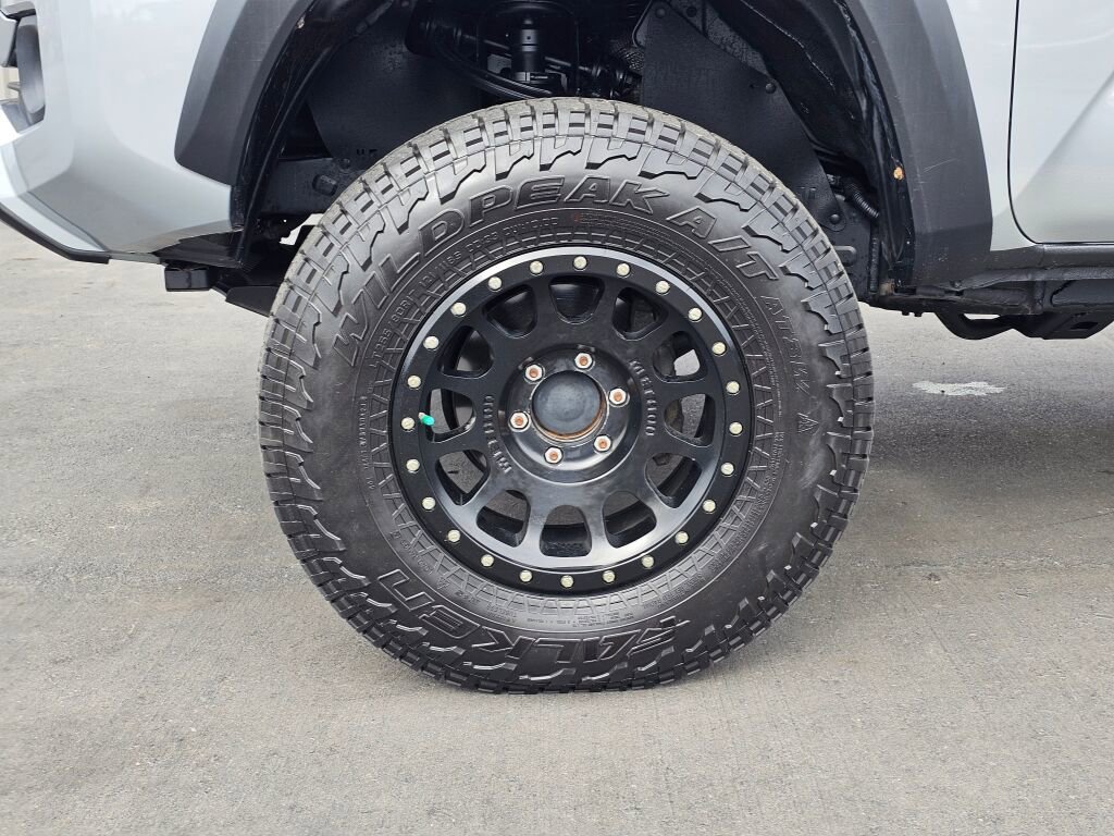 Used 2018 Toyota Tacoma TRD Off-Road AWD/4WD image 9