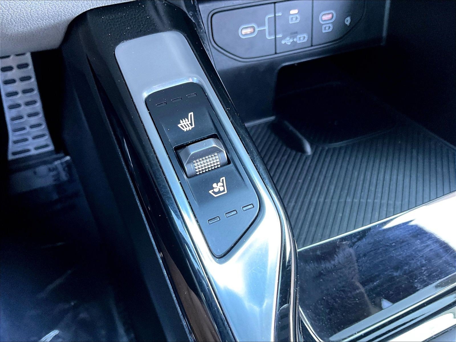 Certified 2025 Kia Sorento SX Prestige AWD/4WD image 41