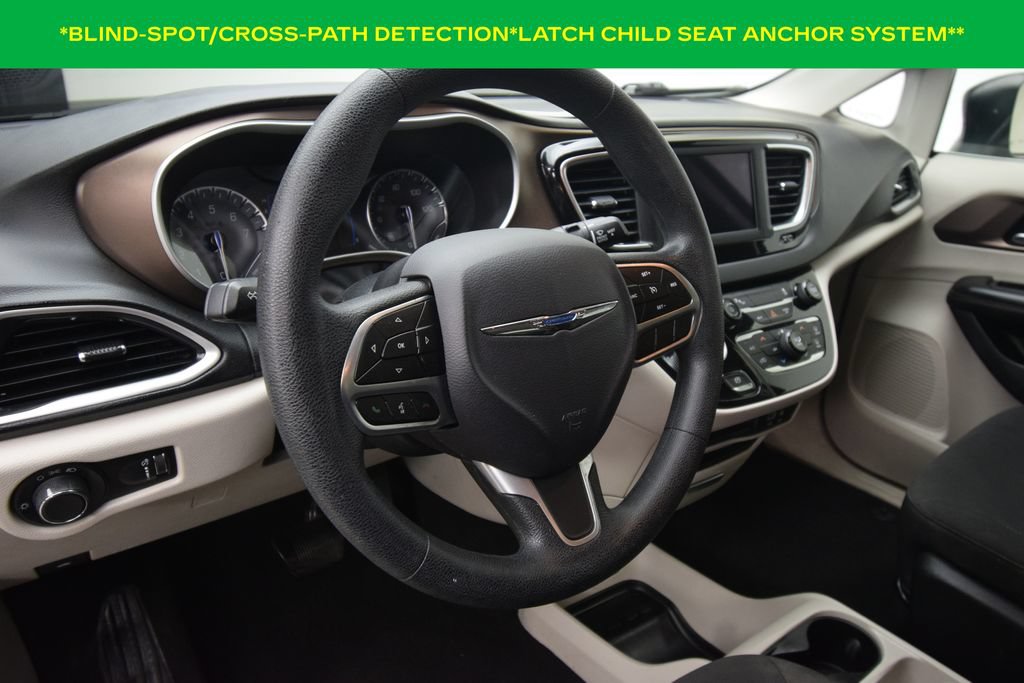 Used 2019 Chrysler Pacifica L FWD image 12