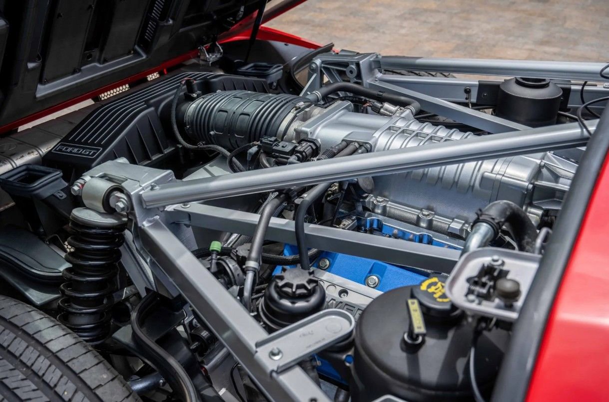 Used 2005 Ford GT RWD image 8