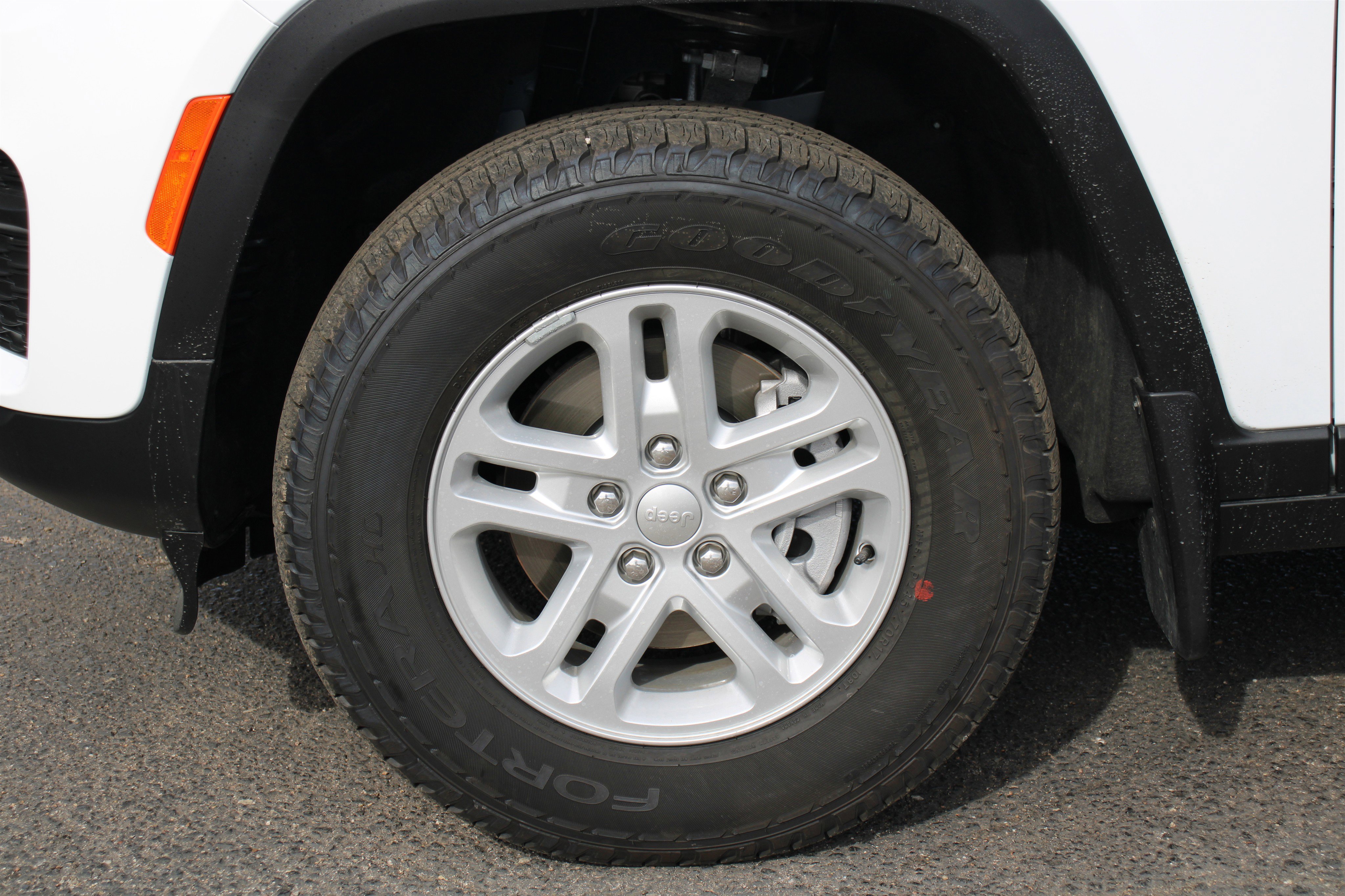 New 2025 Jeep Grand Cherokee Laredo w/ MOPAR Finishing Package image 34