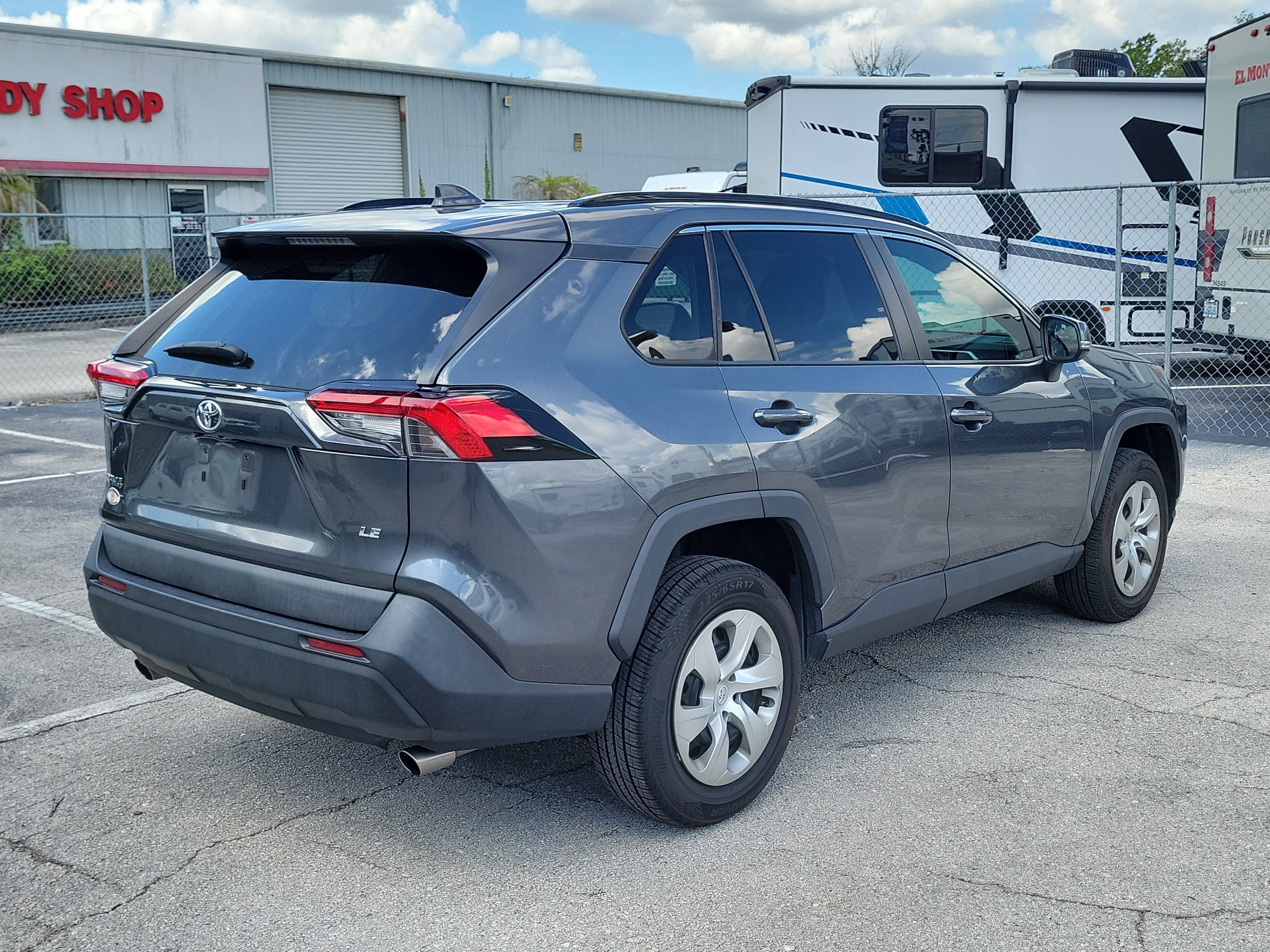 Used 2021 Toyota RAV4 LE FWD image 4