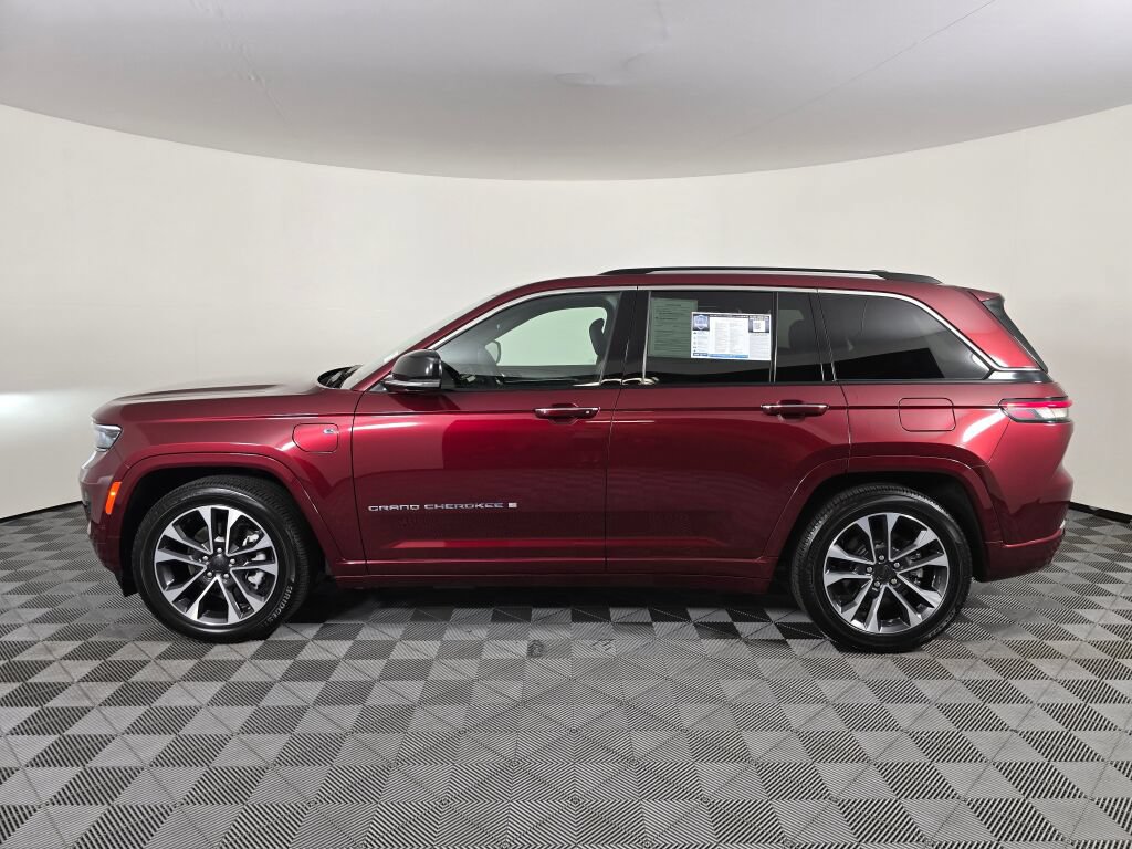 Used 2023 Jeep Grand Cherokee Overland w/ Luxury Tech Group IV AWD/4WD image 6