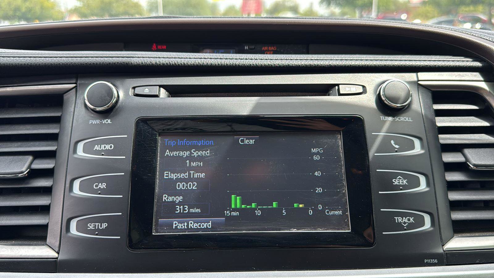 Used 2018 Toyota Highlander LE image 19