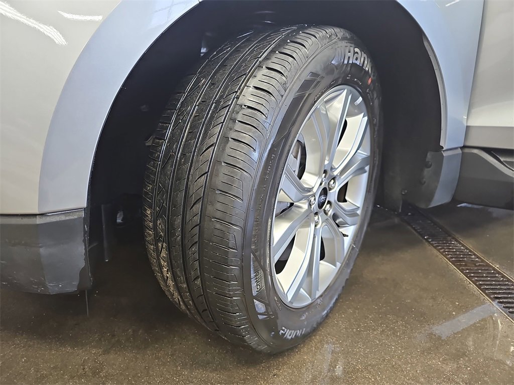 Used 2024 Ford Edge Titanium image 30