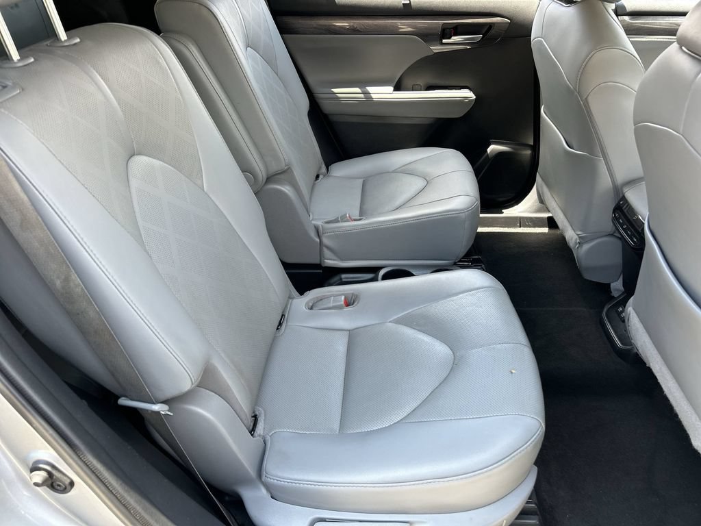 Used 2021 Toyota Highlander Platinum FWD image 28