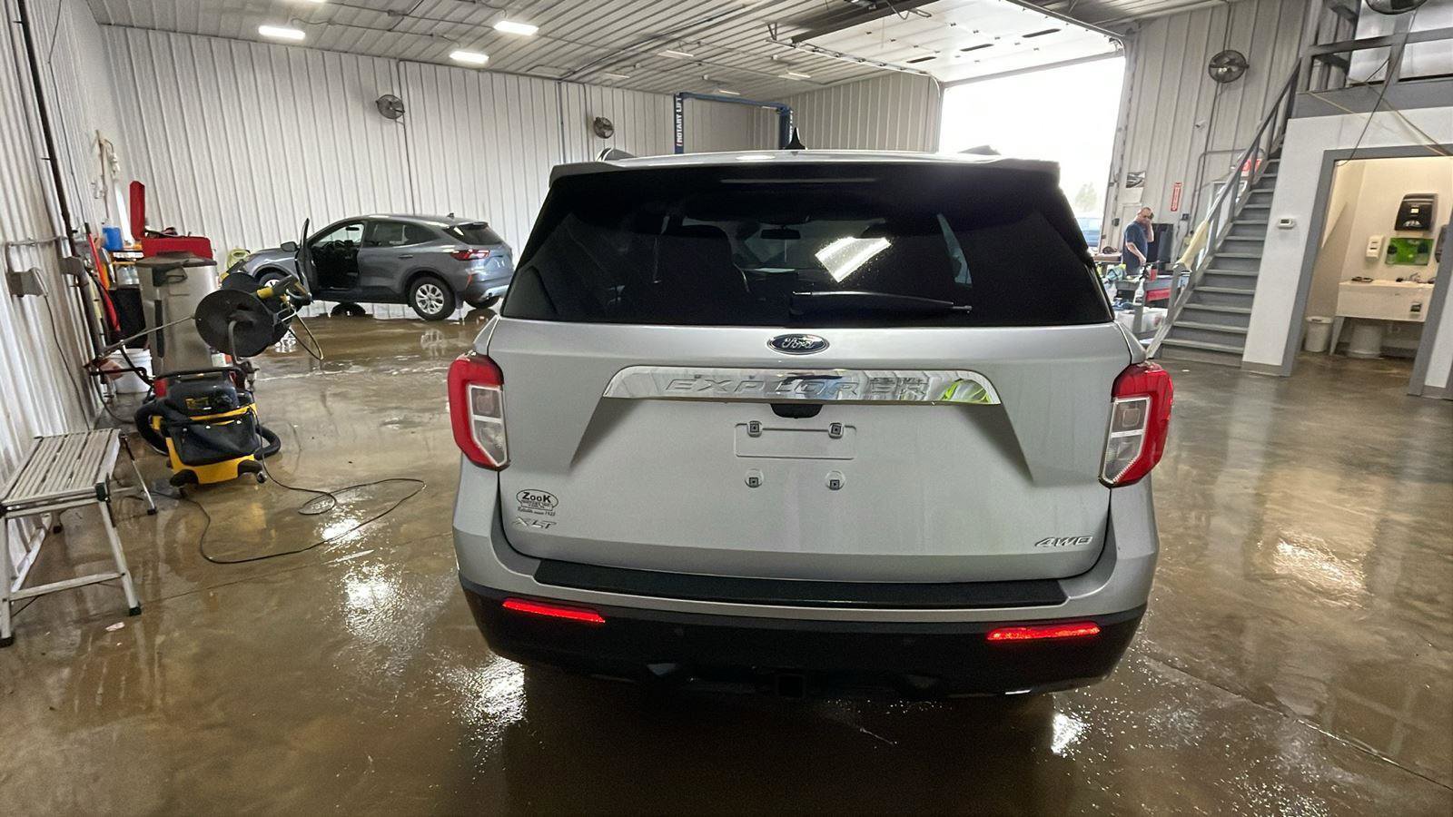 Certified 2021 Ford Explorer XLT w/ Class III Trailer Tow Package AWD/4WD image 6