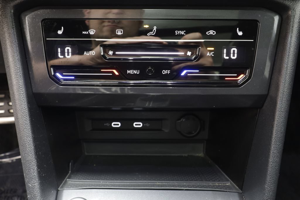 Certified 2023 Volkswagen Tiguan SE R-Line AWD/4WD image 11