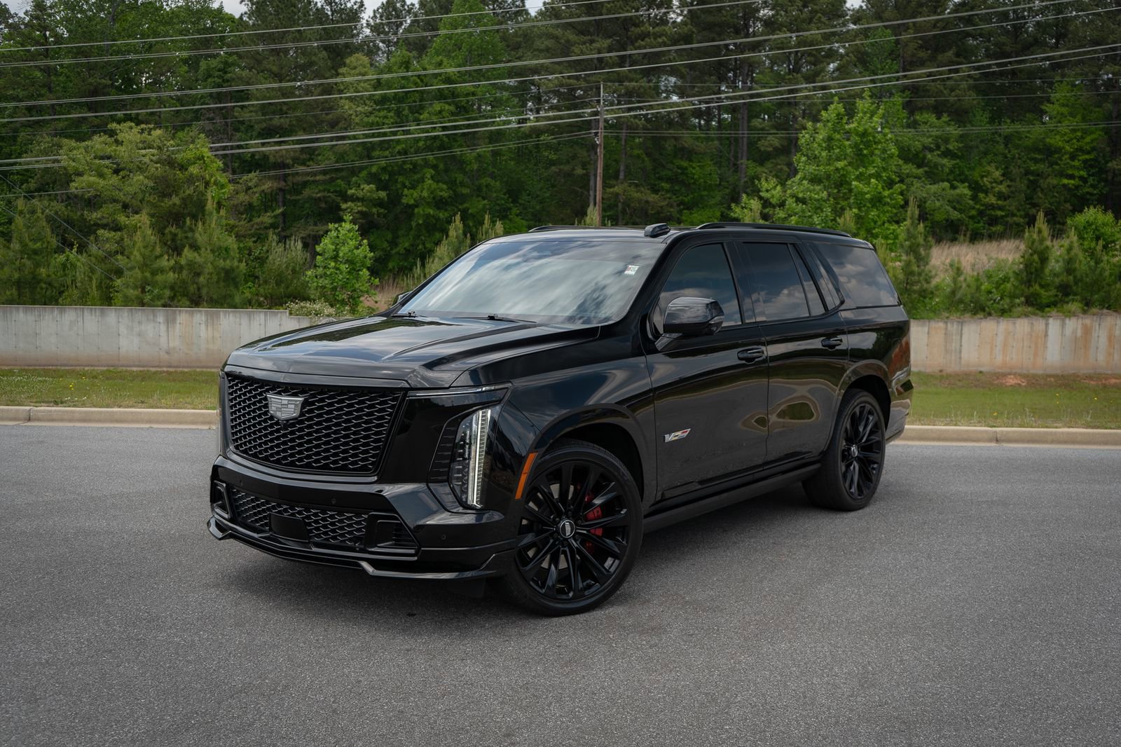 Used 2025 Cadillac Escalade V w/ LPO, ONYX Package AWD/4WD image 4